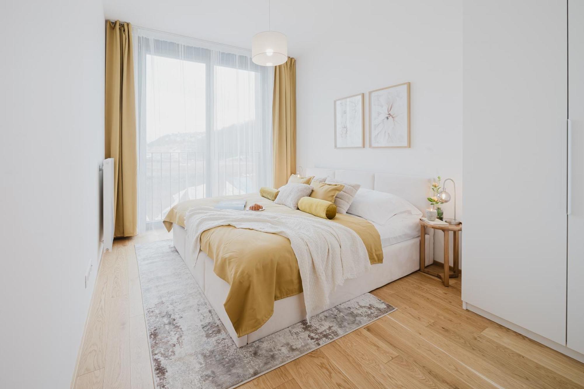 Apartmán Days - With Garage And Balcony In Smichov *