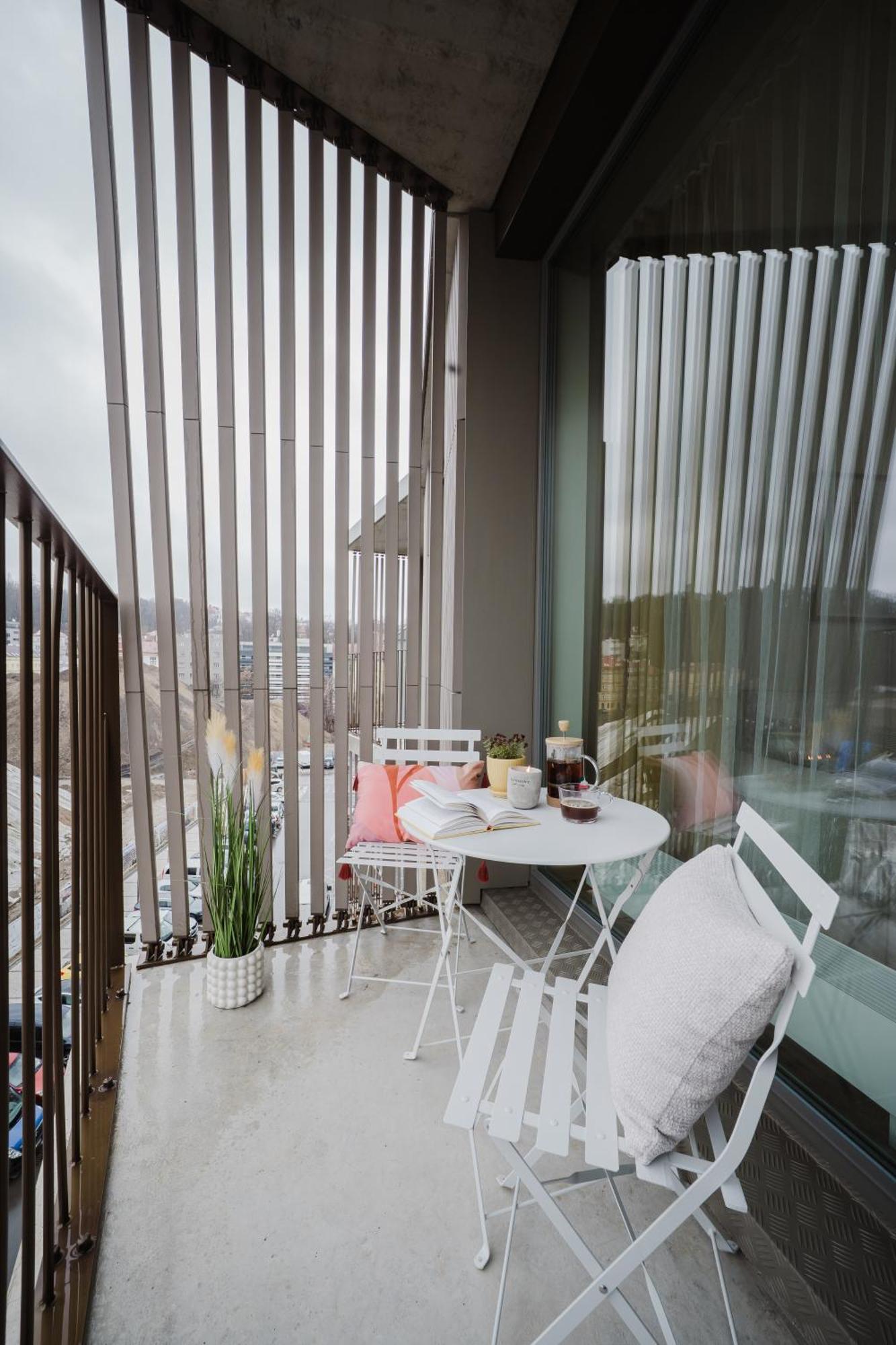 Days - With Garage And Balcony In Smichov Praha