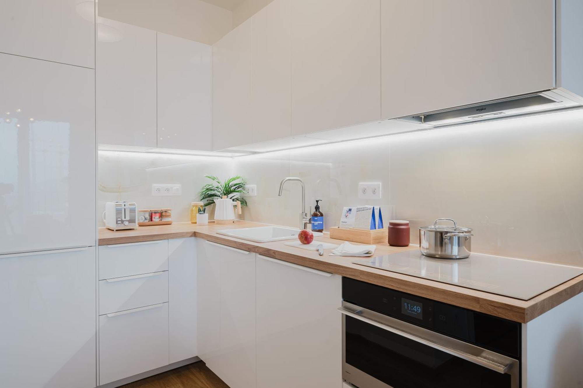 Days - With Garage And Balcony In Smichov * Praha