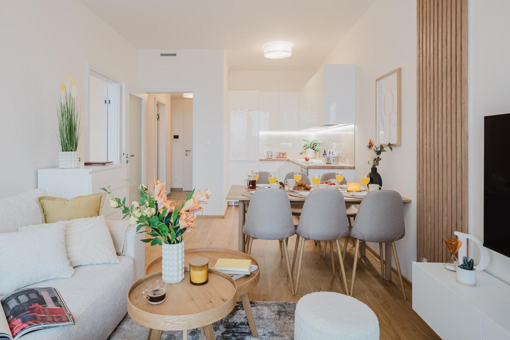 Days - With Garage And Balcony In Smichov Praha