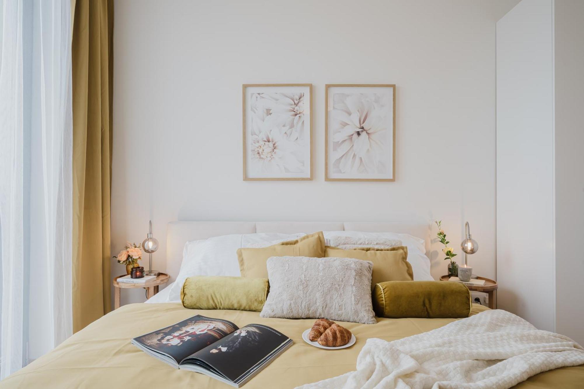 Days - With Garage And Balcony In Smichov Apartmán