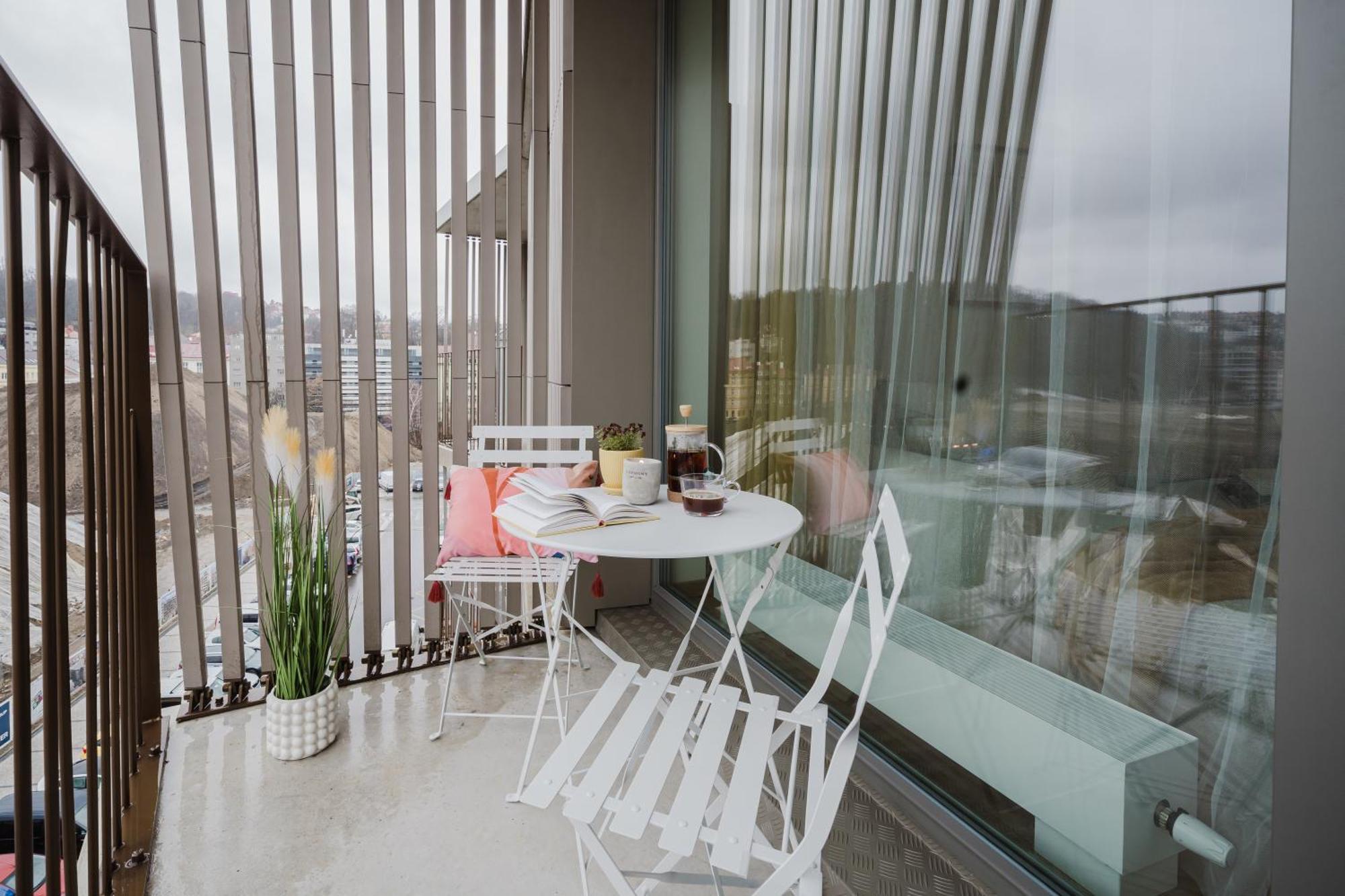 Days - With Garage And Balcony In Smichov Apartmán *