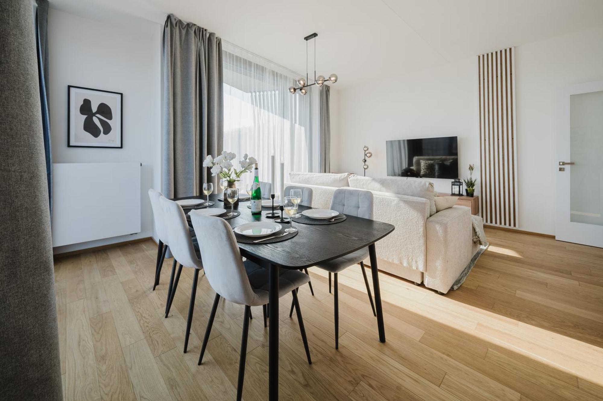 Apartmán Days - With Garage And Balcony In Smichov