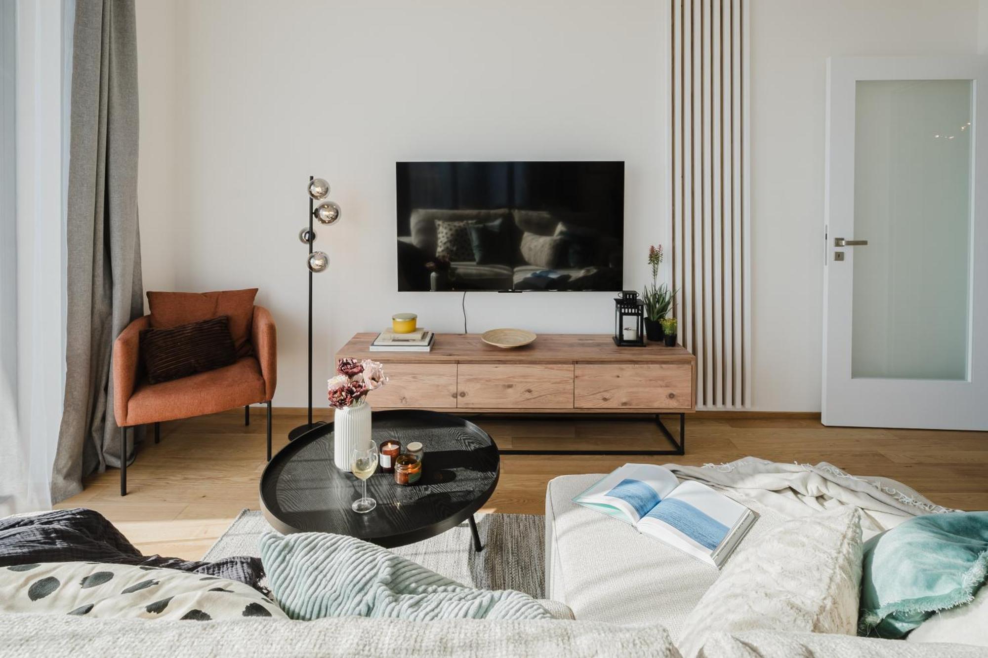 Apartmán Days - With Garage And Balcony In Smichov Praha