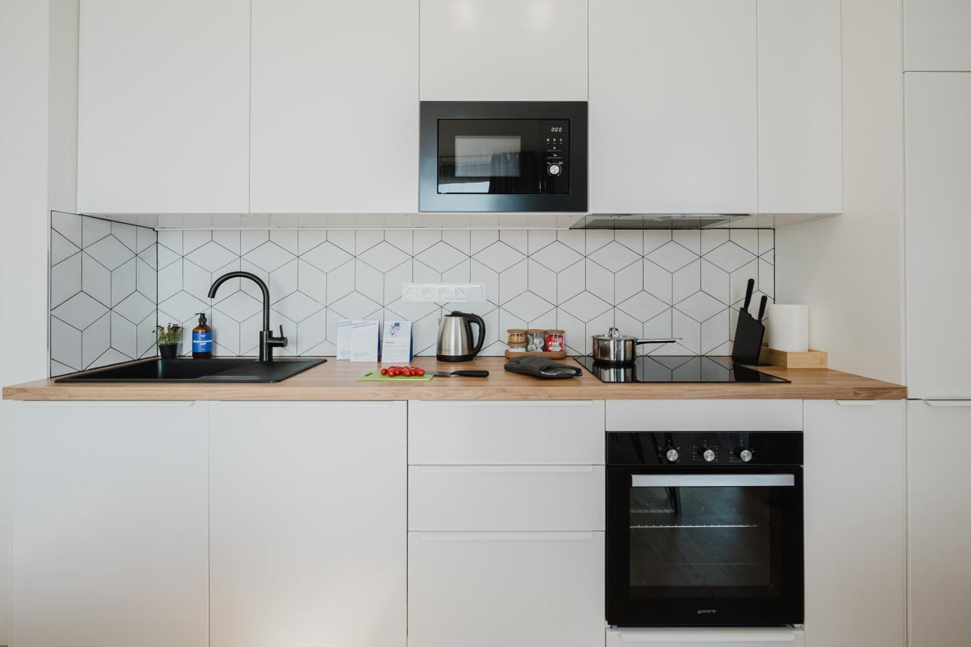 Days - With Garage And Balcony In Smichov Apartmán *
