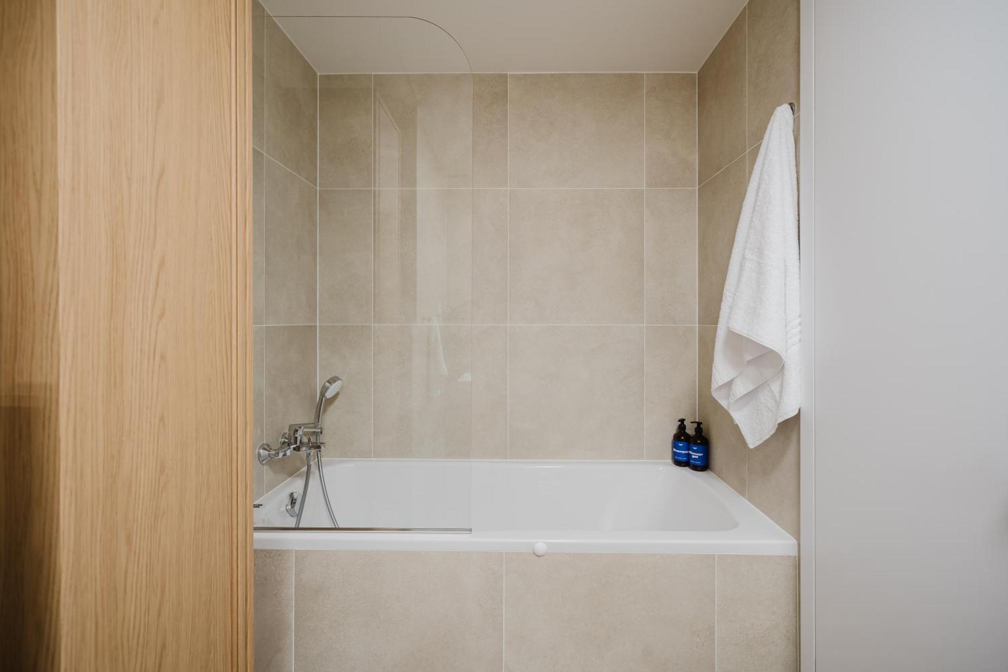 Apartmán Days - With Garage And Balcony In Smichov *