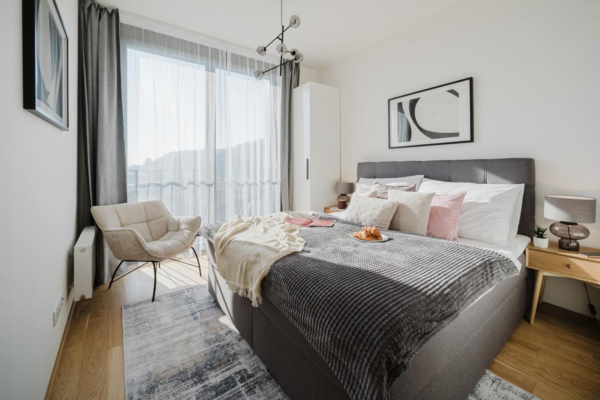 Apartmán Days - With Garage And Balcony In Smichov Praha