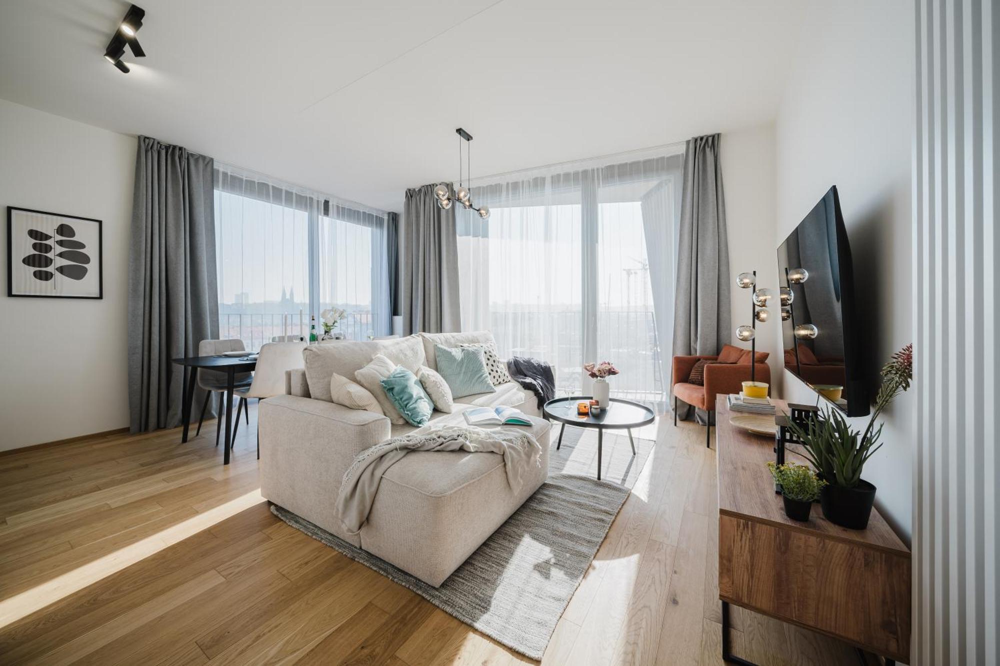 Days - With Garage And Balcony In Smichov * Praha