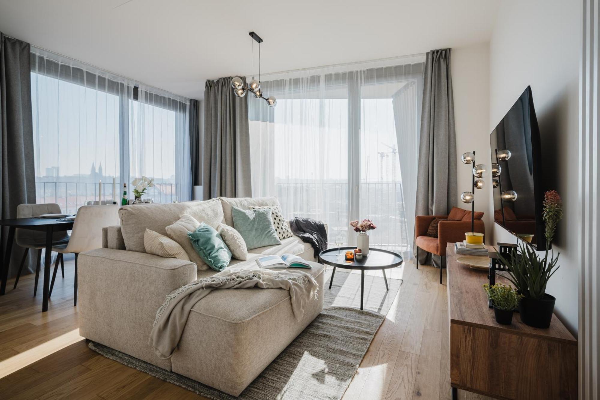 Days - With Garage And Balcony In Smichov Apartmán