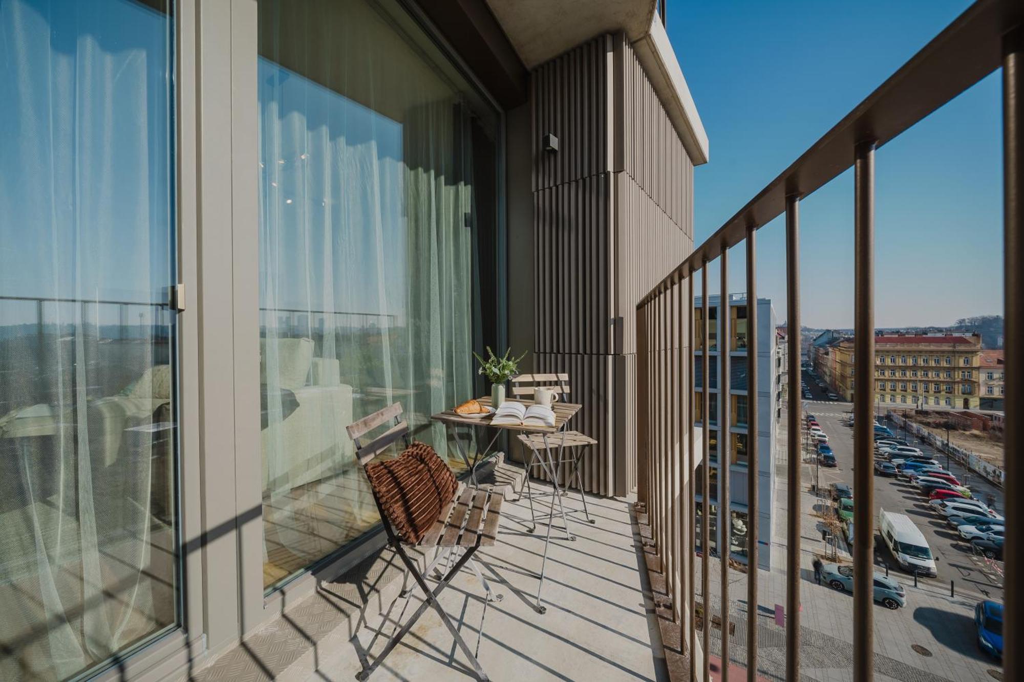 Apartmán Days - With Garage And Balcony In Smichov
